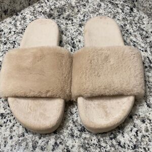 Express Cozy Tan Fur Slippers